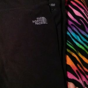 The northface  woman's fleece lounge  capris